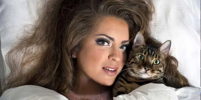 Jill Houser and her Bengal Cricket