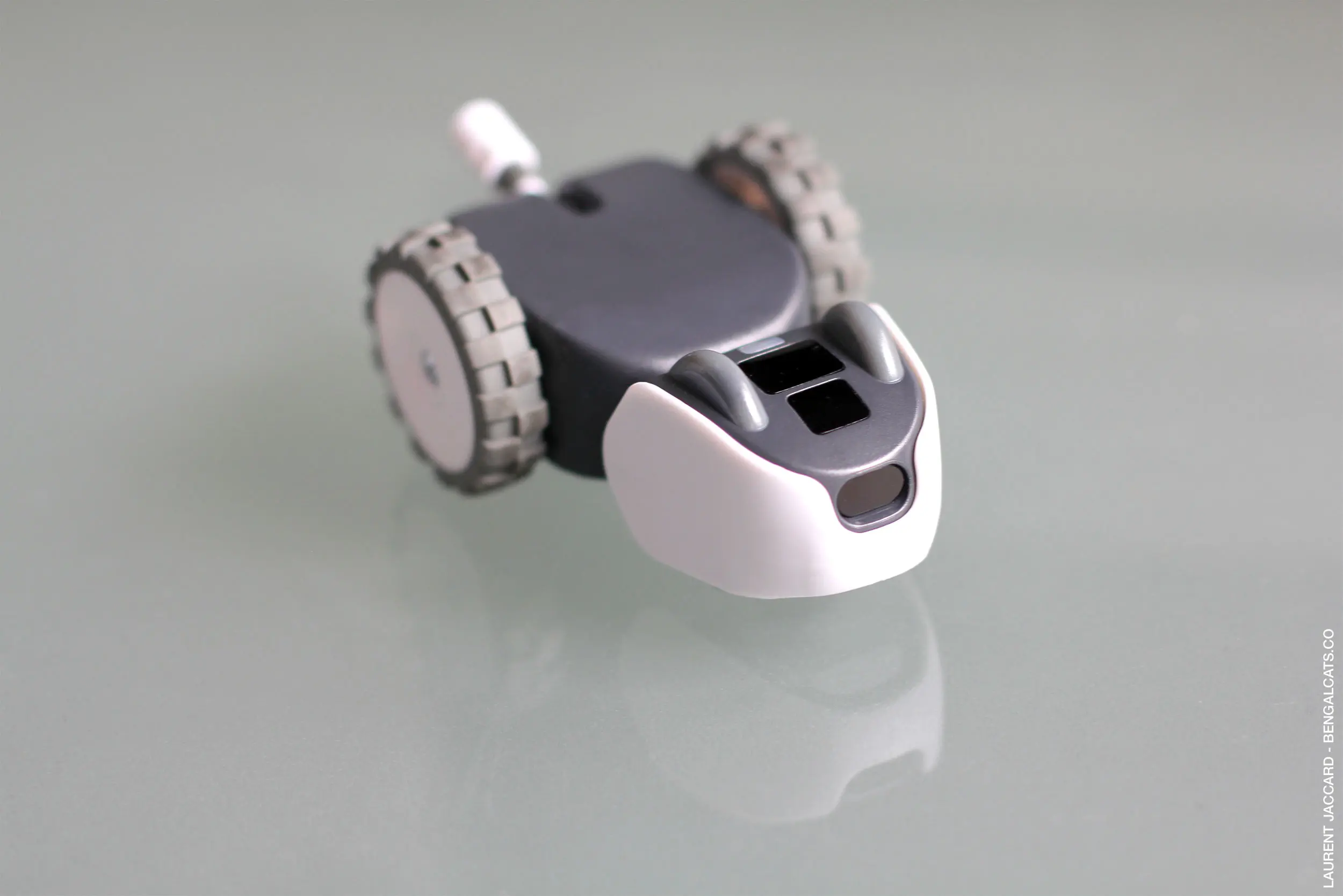 Robot Cat Toy >> Mousr Review The First Intelligent Robotic Cat Toy That Moves Like Robot Cat Toy >> Mousr Review The First Intelligent Robotic Cat Toy That Moves Like